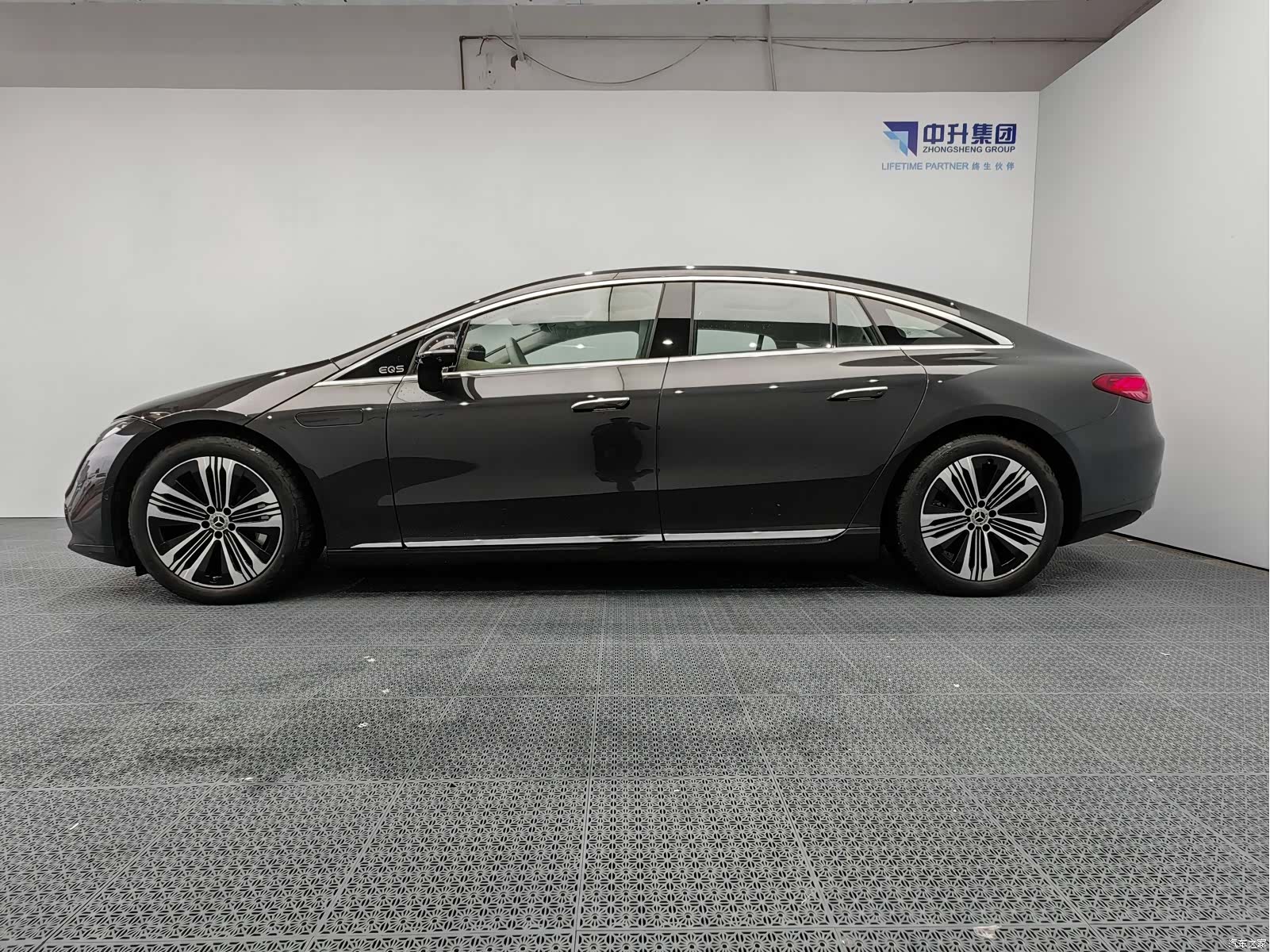 Mercedes-Benz EQS, 2025 7