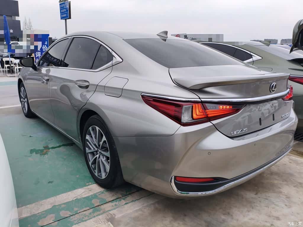 Lexus ES, 2023 23