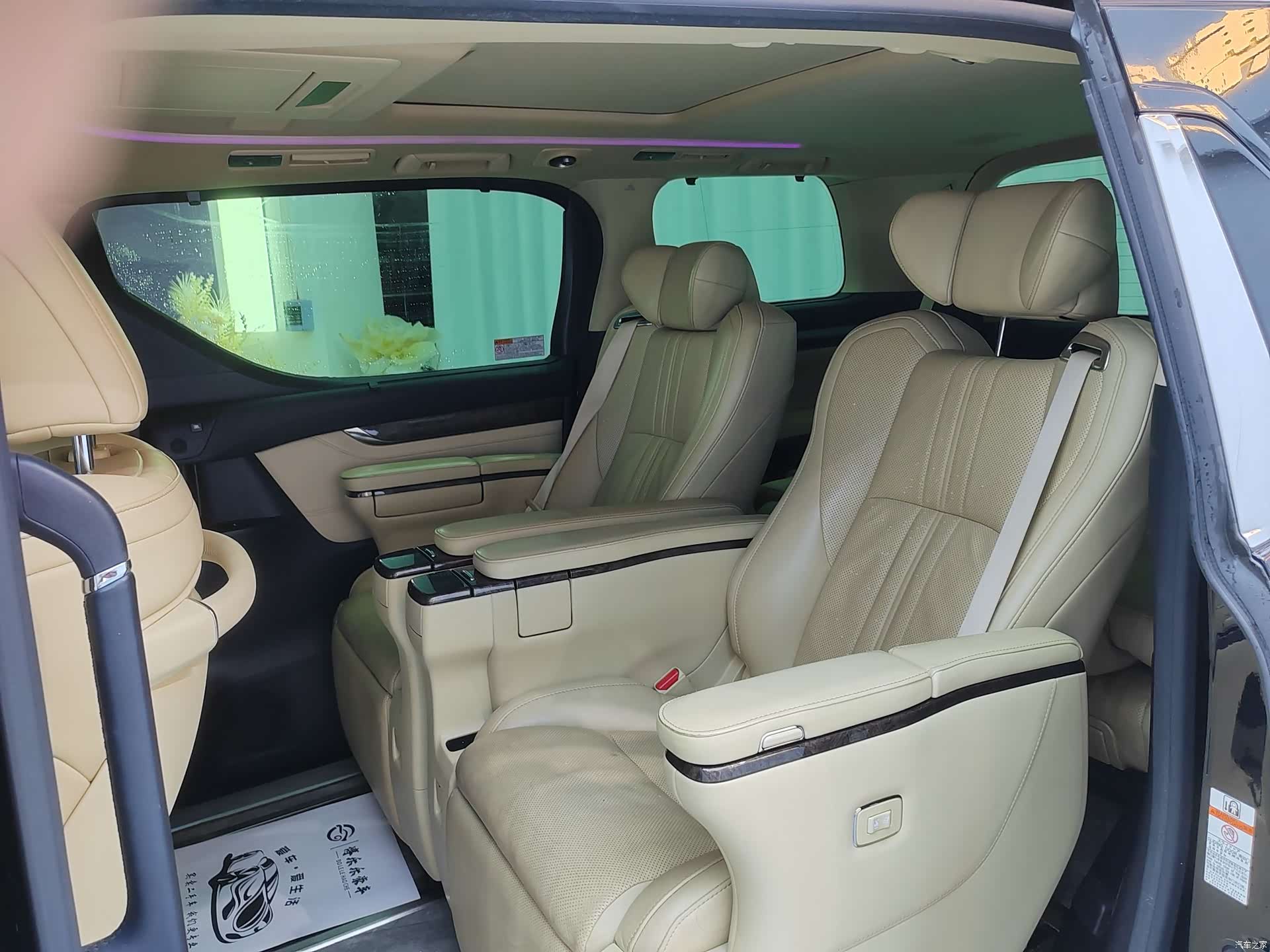 Toyota Alphard, 2022 все фото