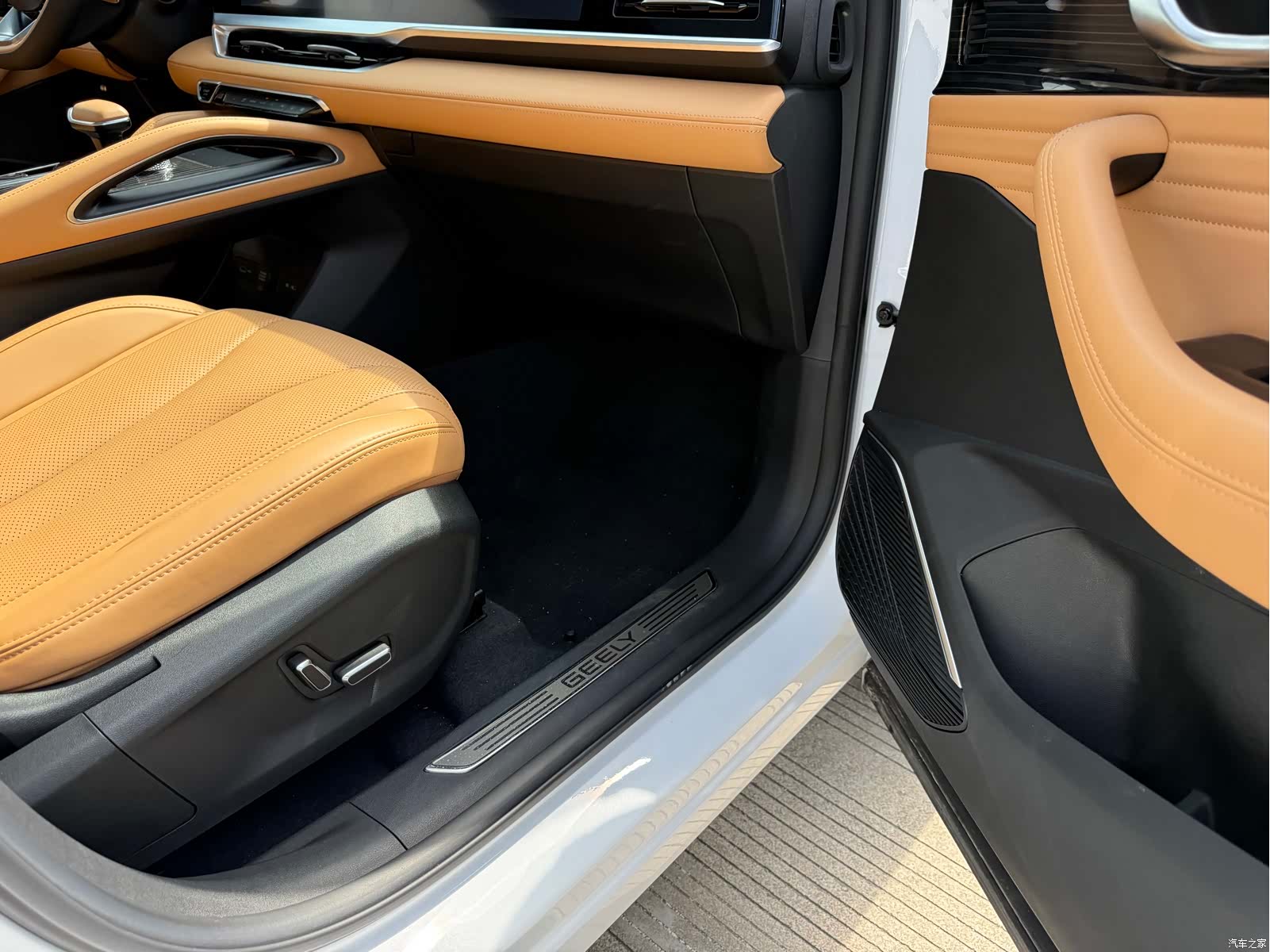 Geely Xingyue L, 2026 13