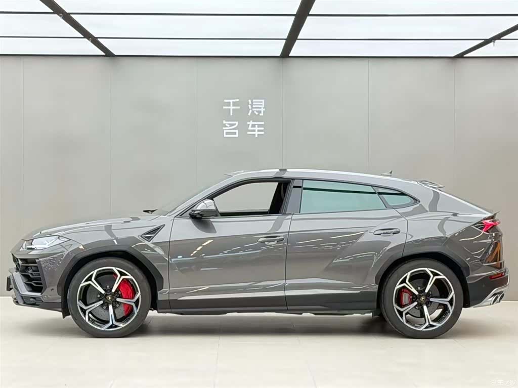 Lamborghini Urus, 2022 3