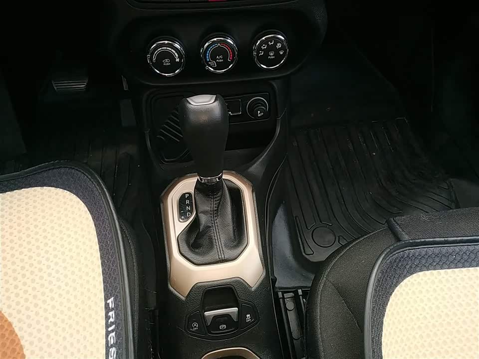 Jeep Freeman