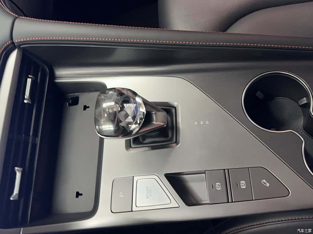 Roewe RX5, 2022 13