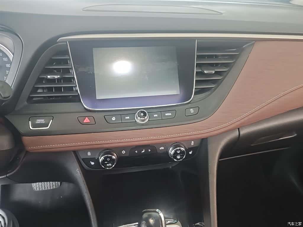 Buick GL6, 2018 13