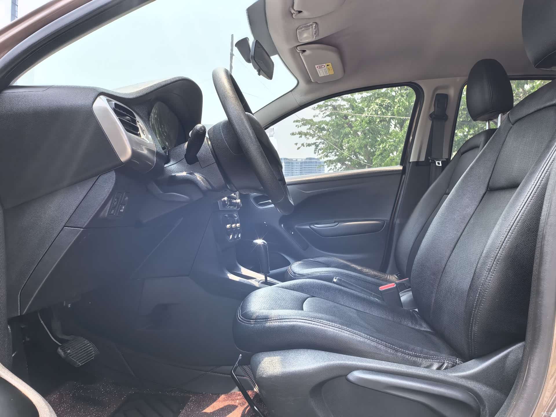 Peugeot 301, 2014 6