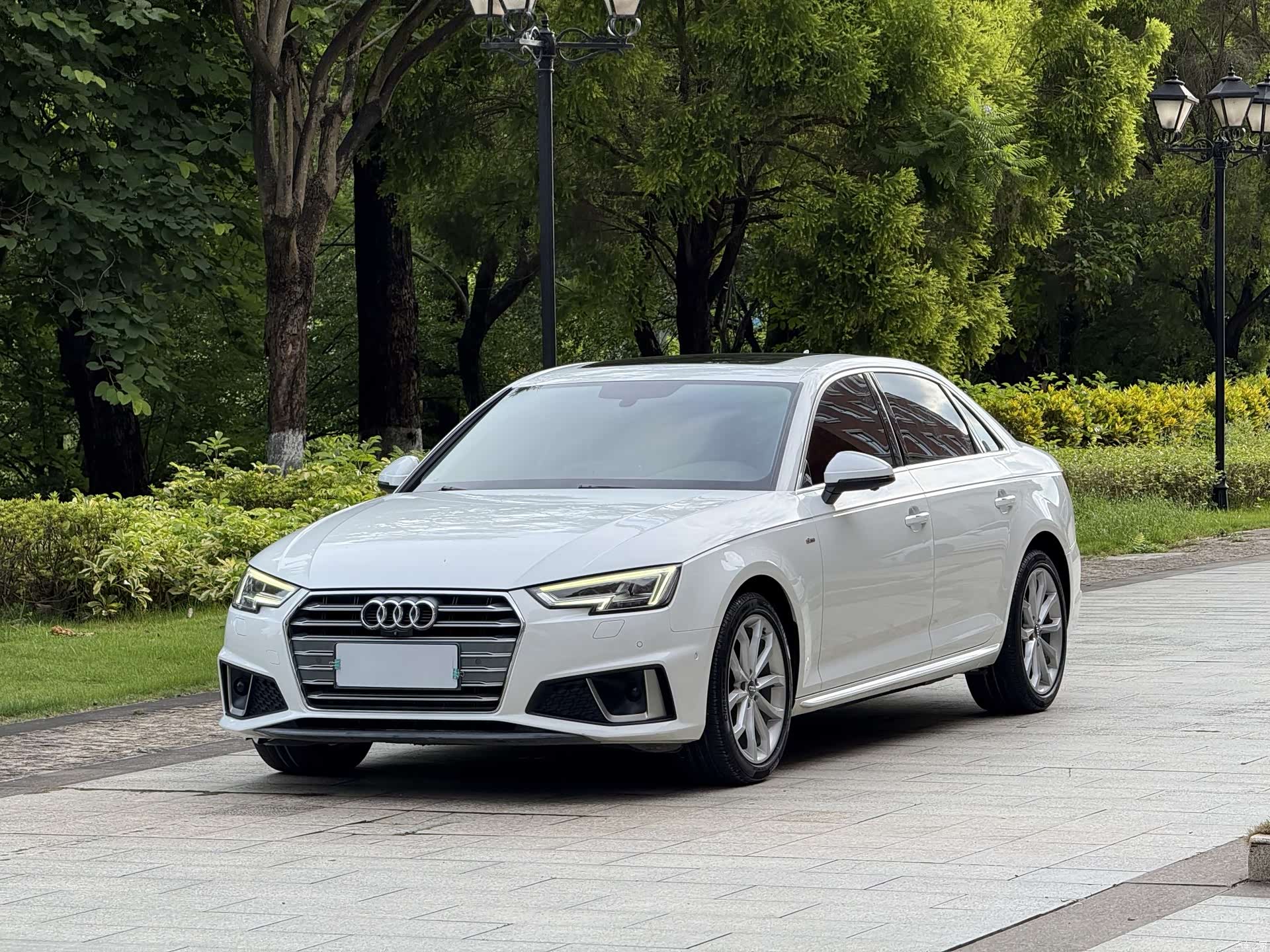 Audi A4L, 2019 1