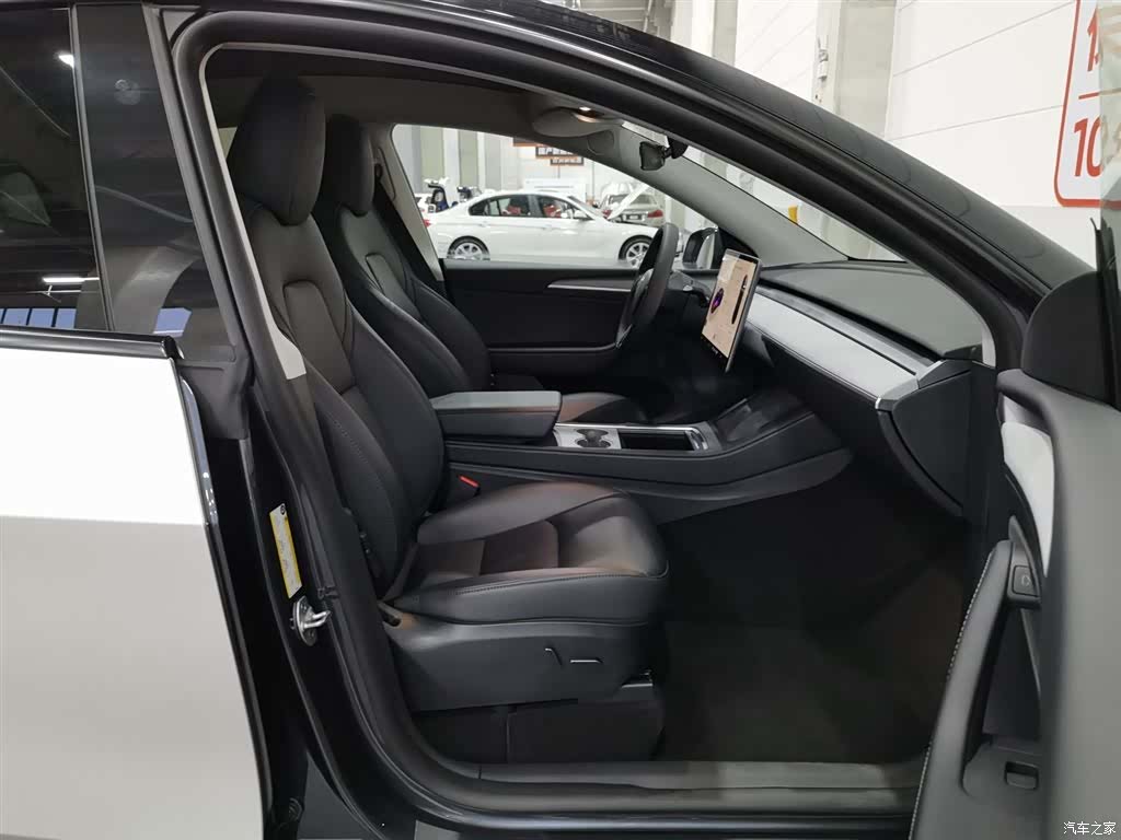 Tesla Model Y, 2024 23