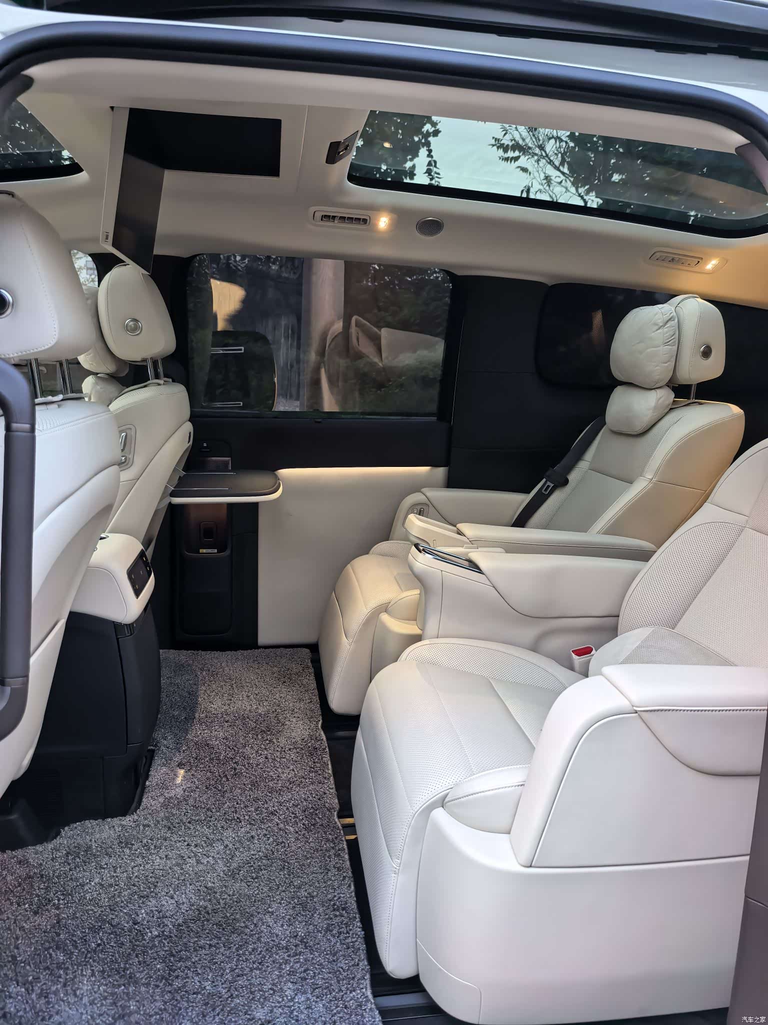 Li Auto MEGA, 2025 14