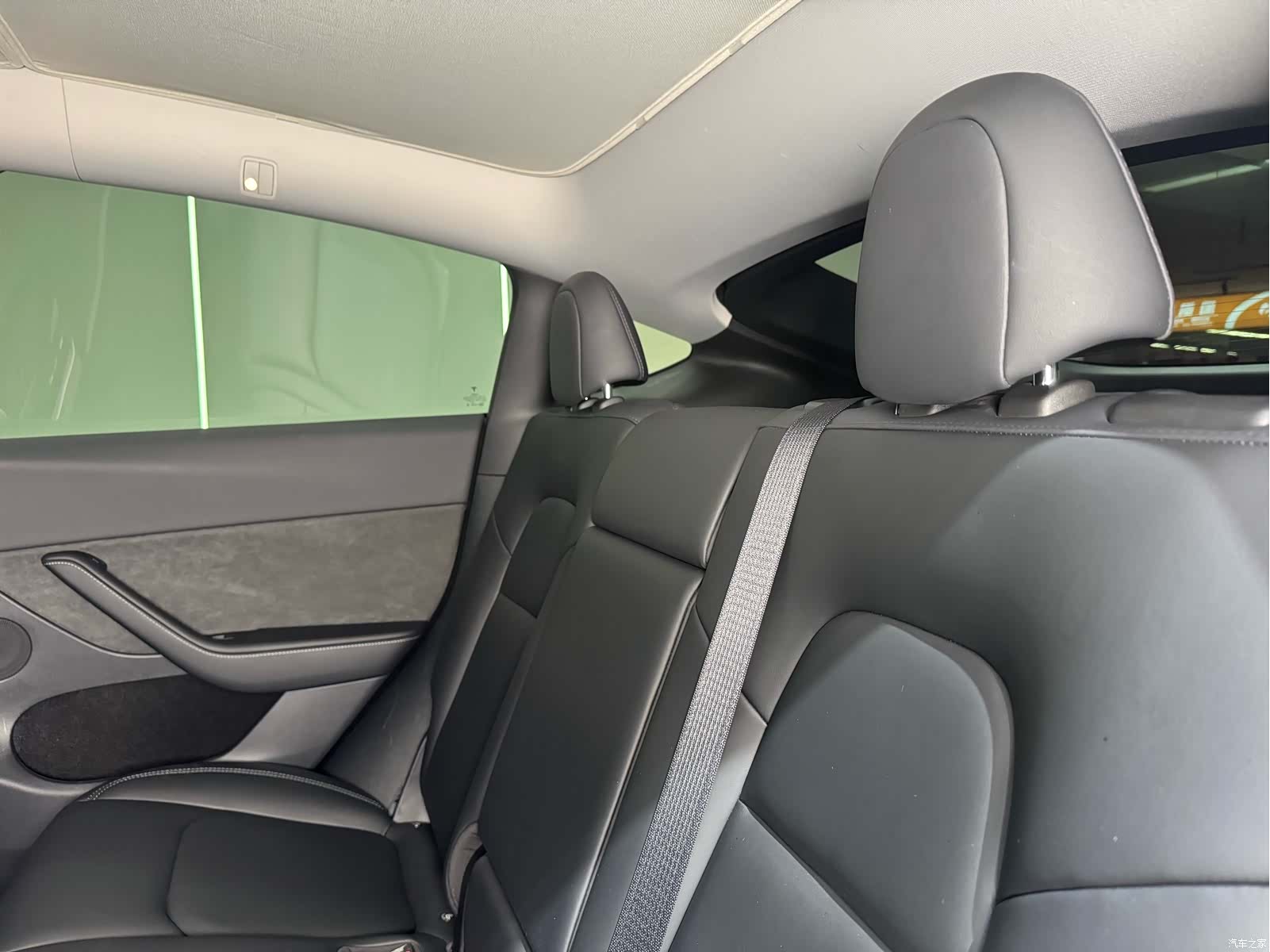 Tesla Model Y, 2022 37