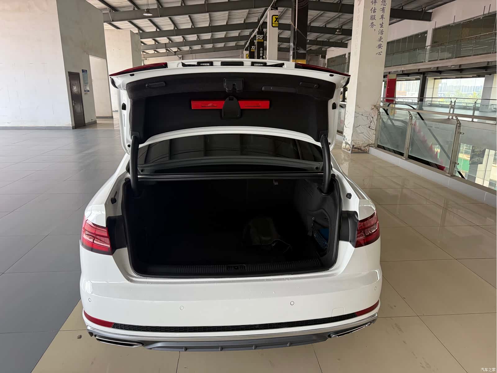 Audi A4L, 2019 16