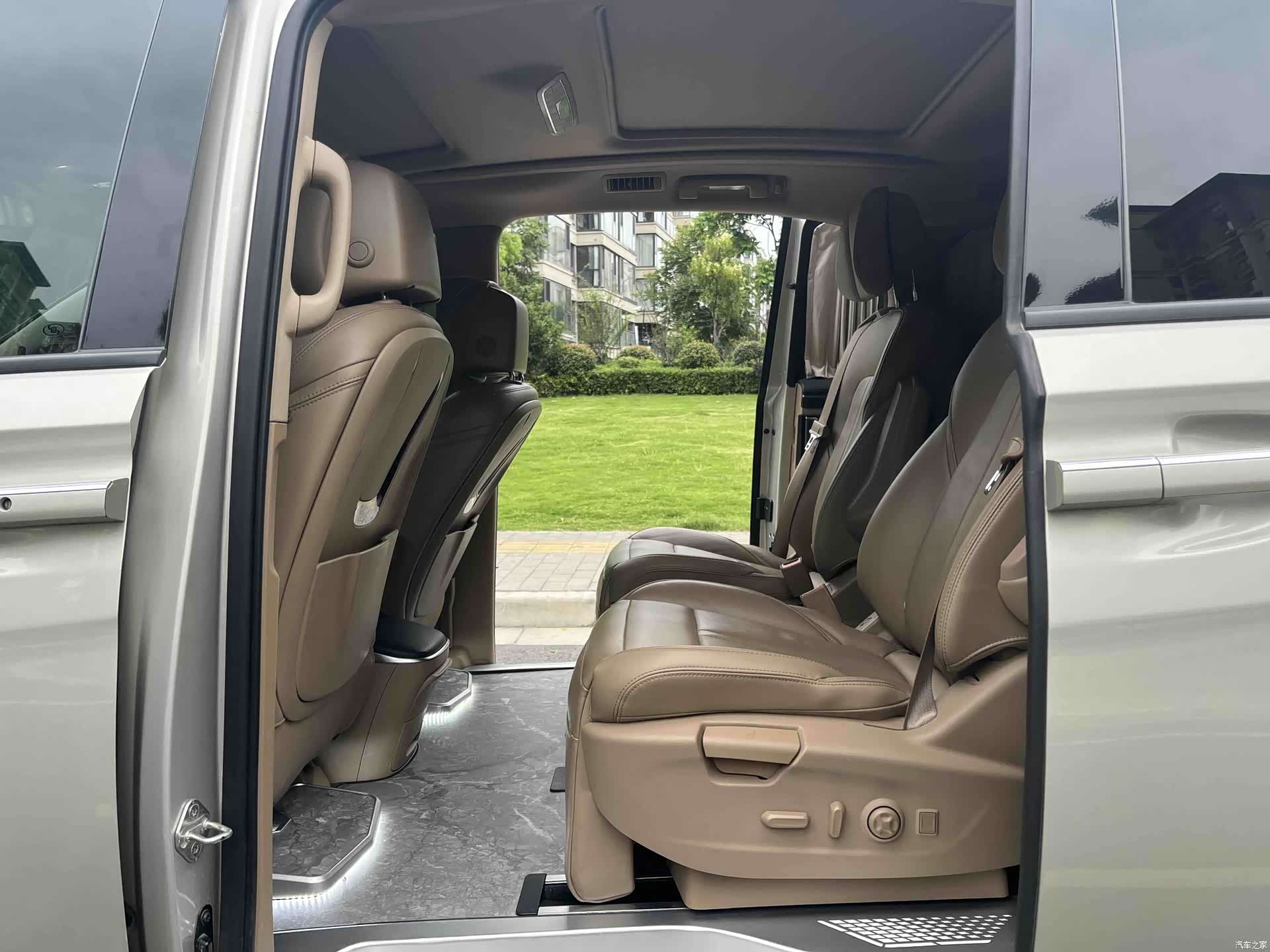 Buick GL8, 2018 9