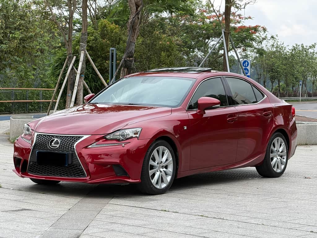 Lexus IS