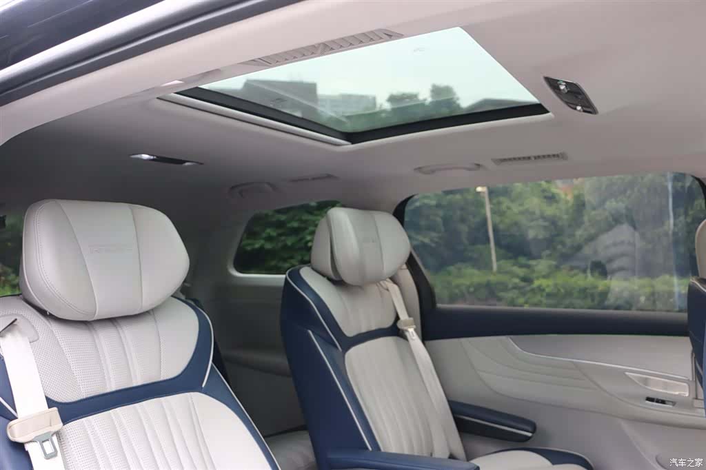 Roewe iMAX8, 2021 13