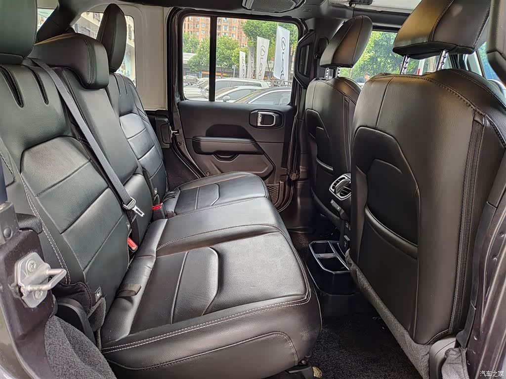 Jeep Wrangler, 2023 11