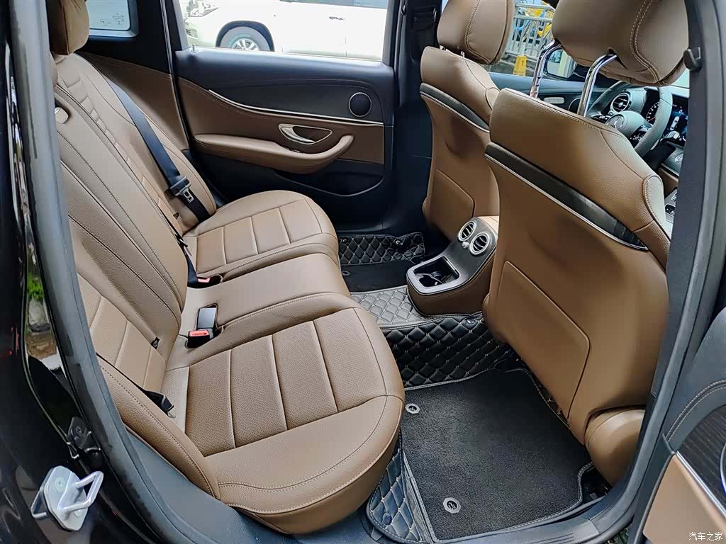 Mercedes-Benz E-Class, 2022 11