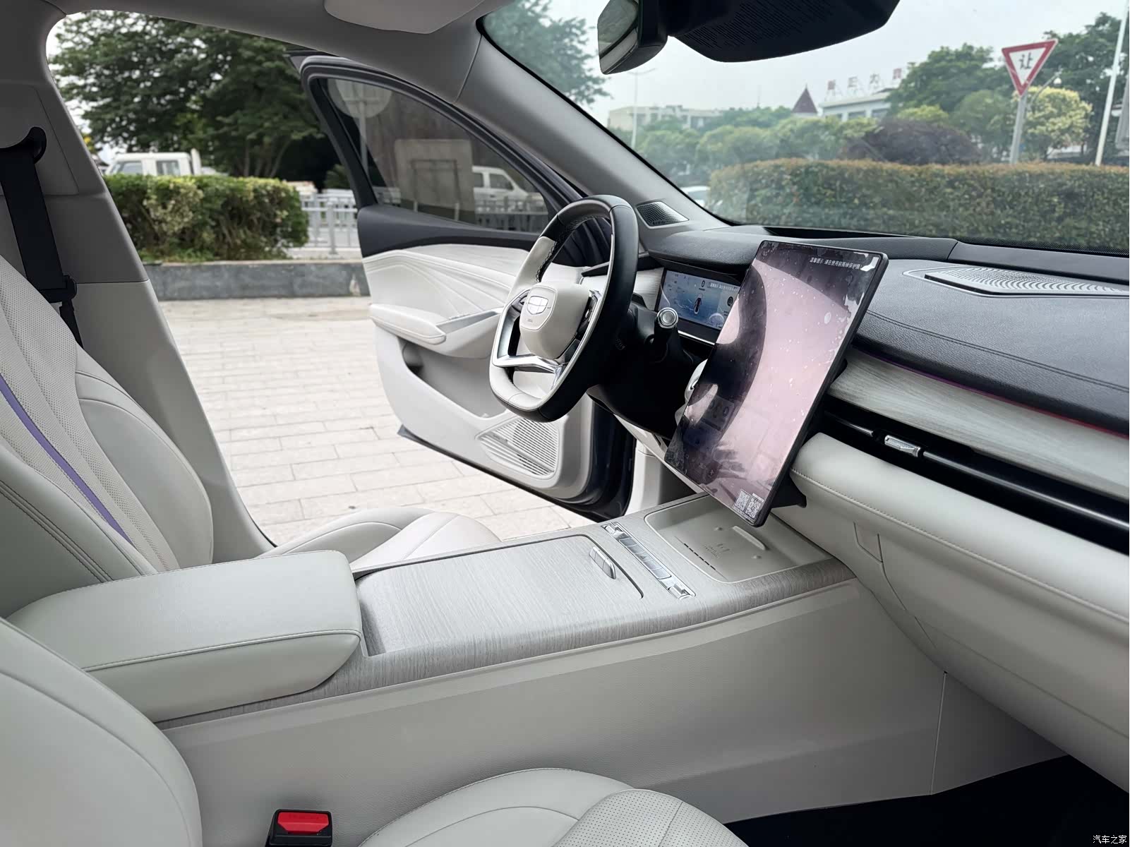 Geely Preface, 2023 8