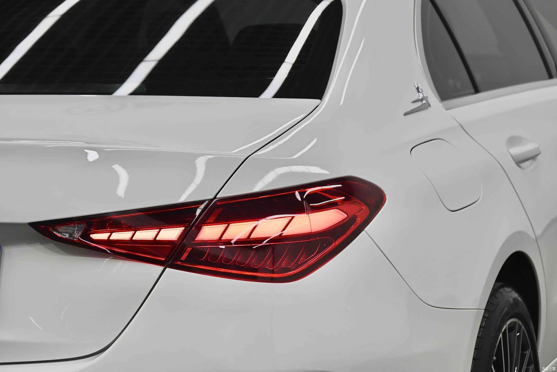 Mercedes-Benz C-Class, 2024 3