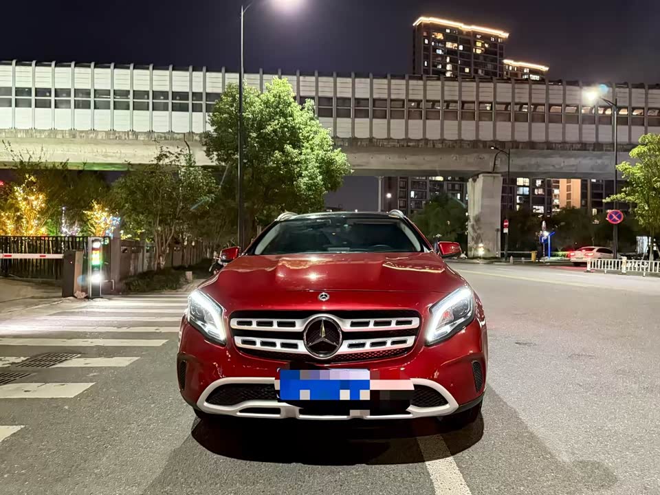 Mercedes-Benz GLA