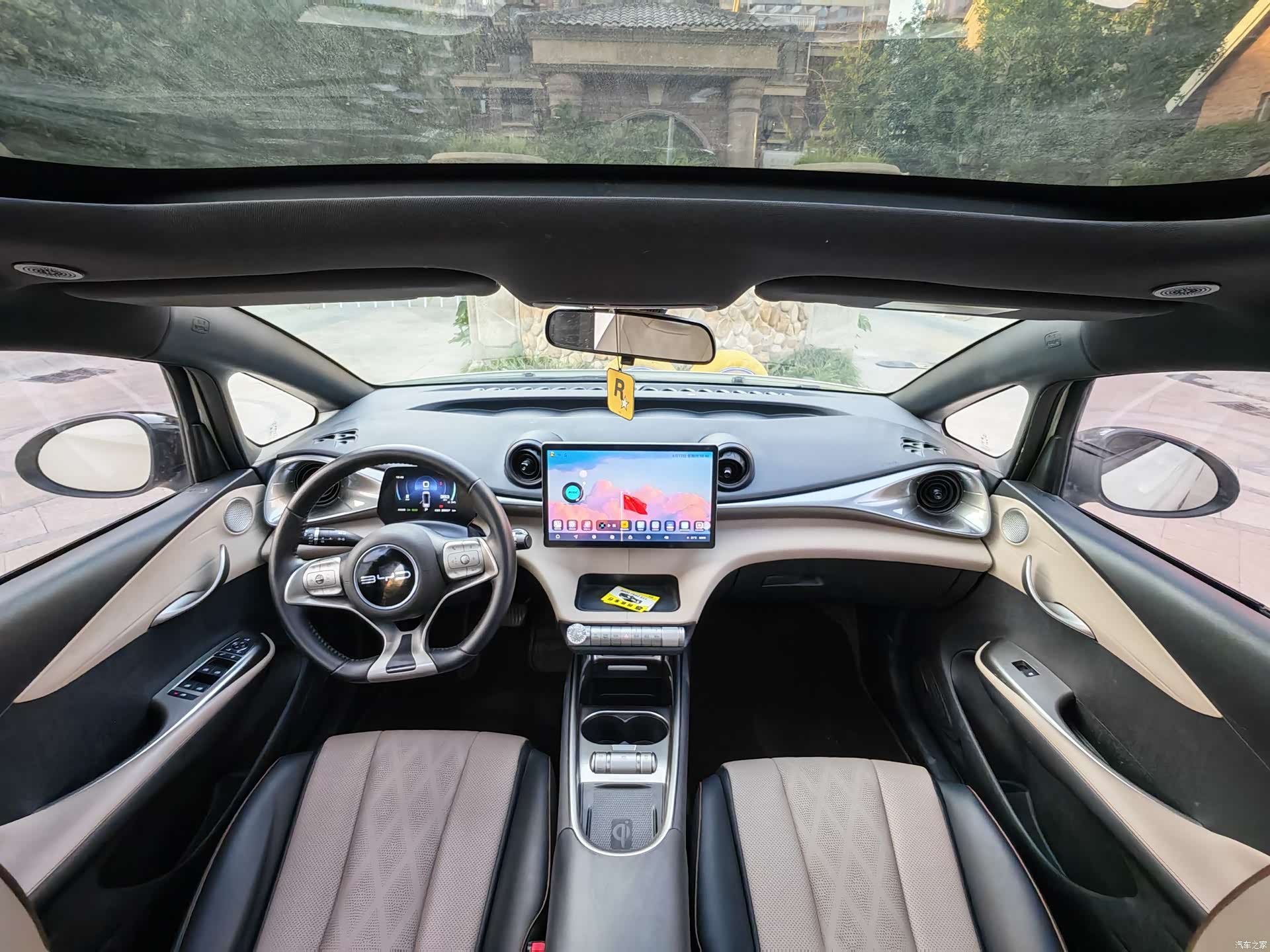 BYD Dolphin, 2024 все фото