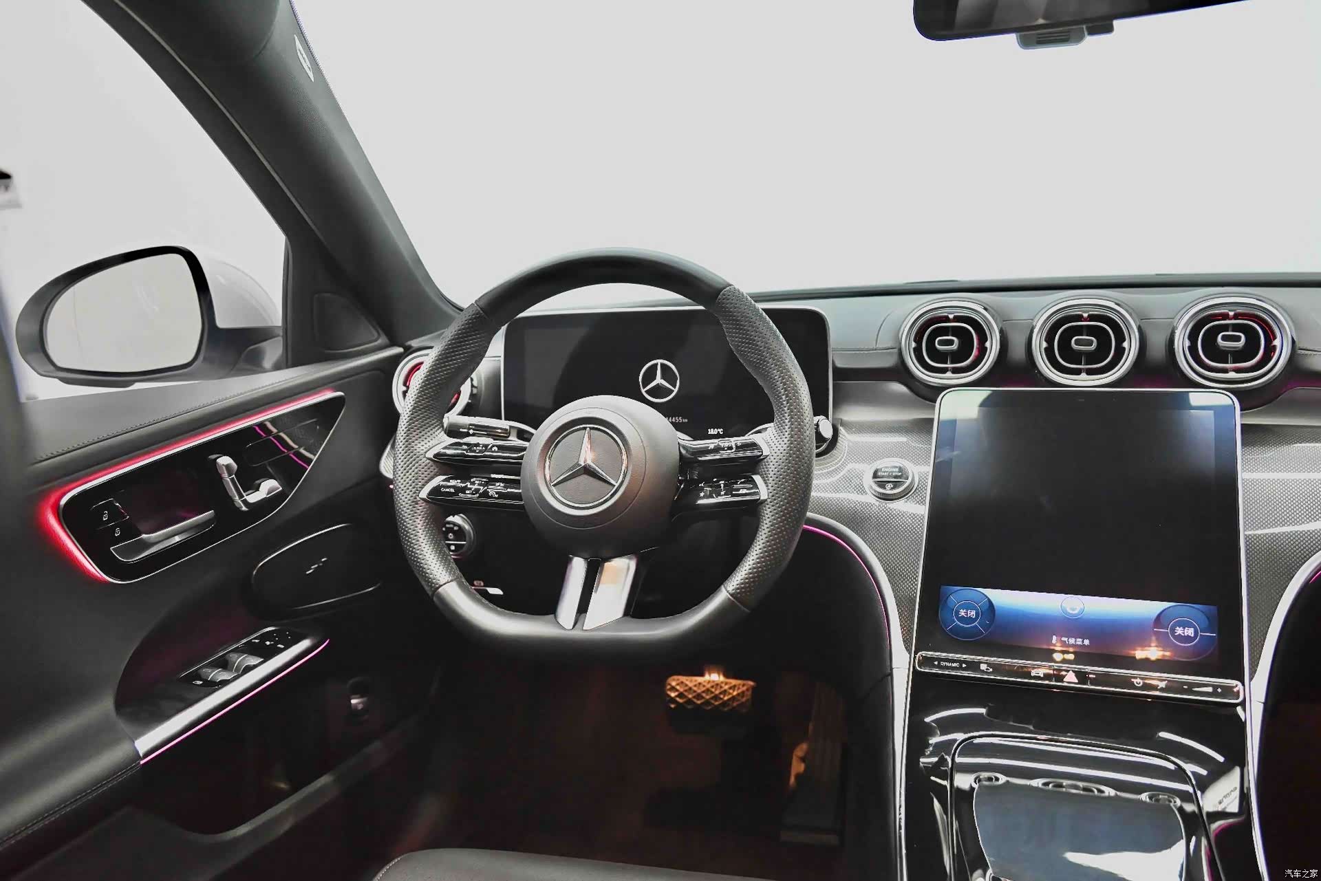 Mercedes-Benz C-Class, 2024 28