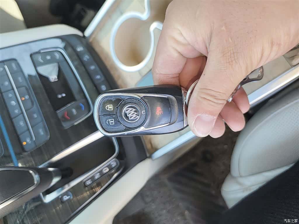 Buick GL8, 2020 9