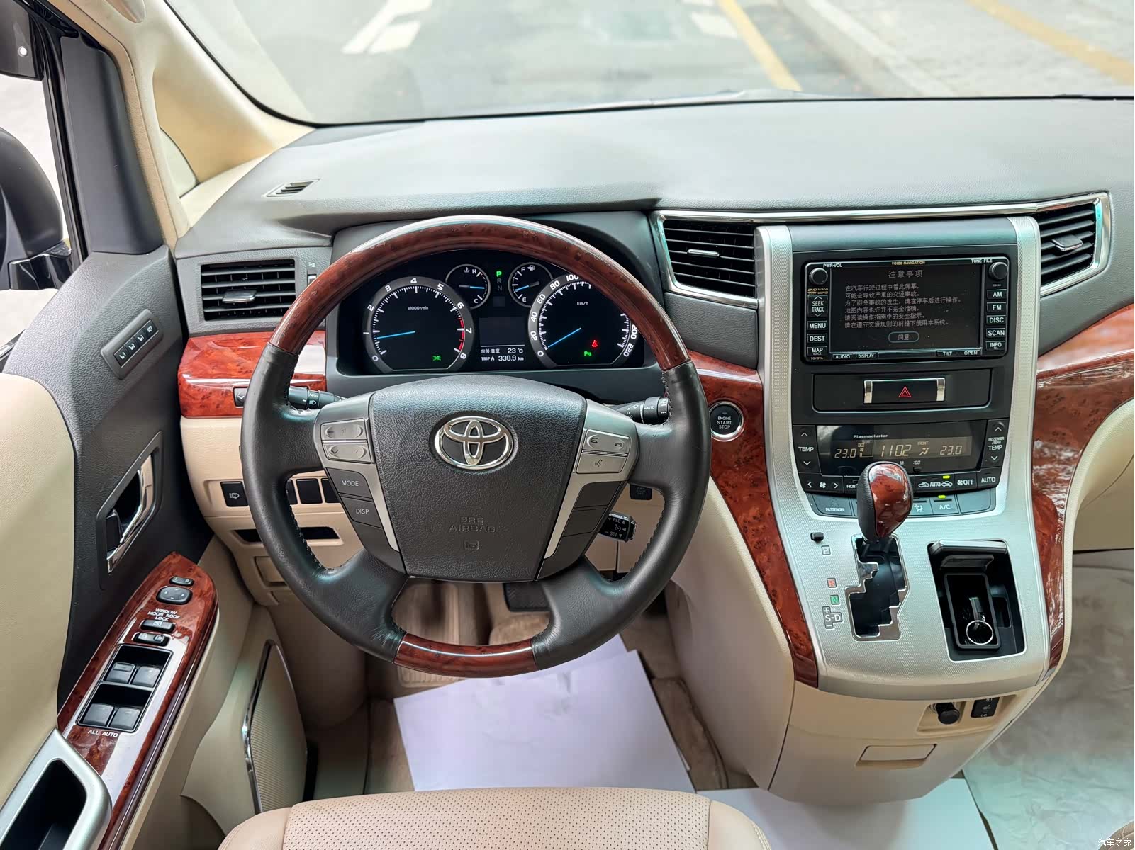 Toyota Alphard, 2011 16