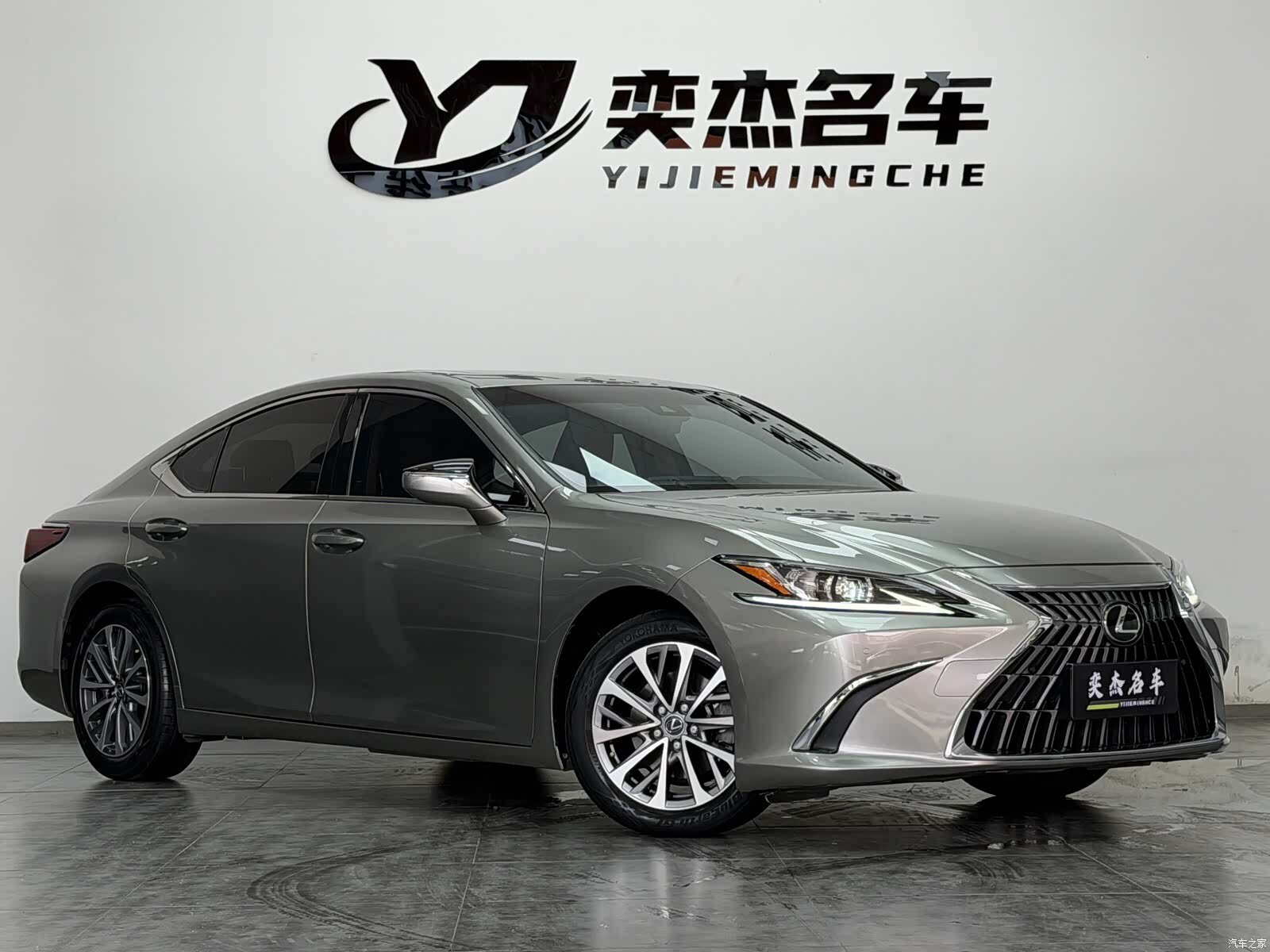 Lexus ES, 2022 3