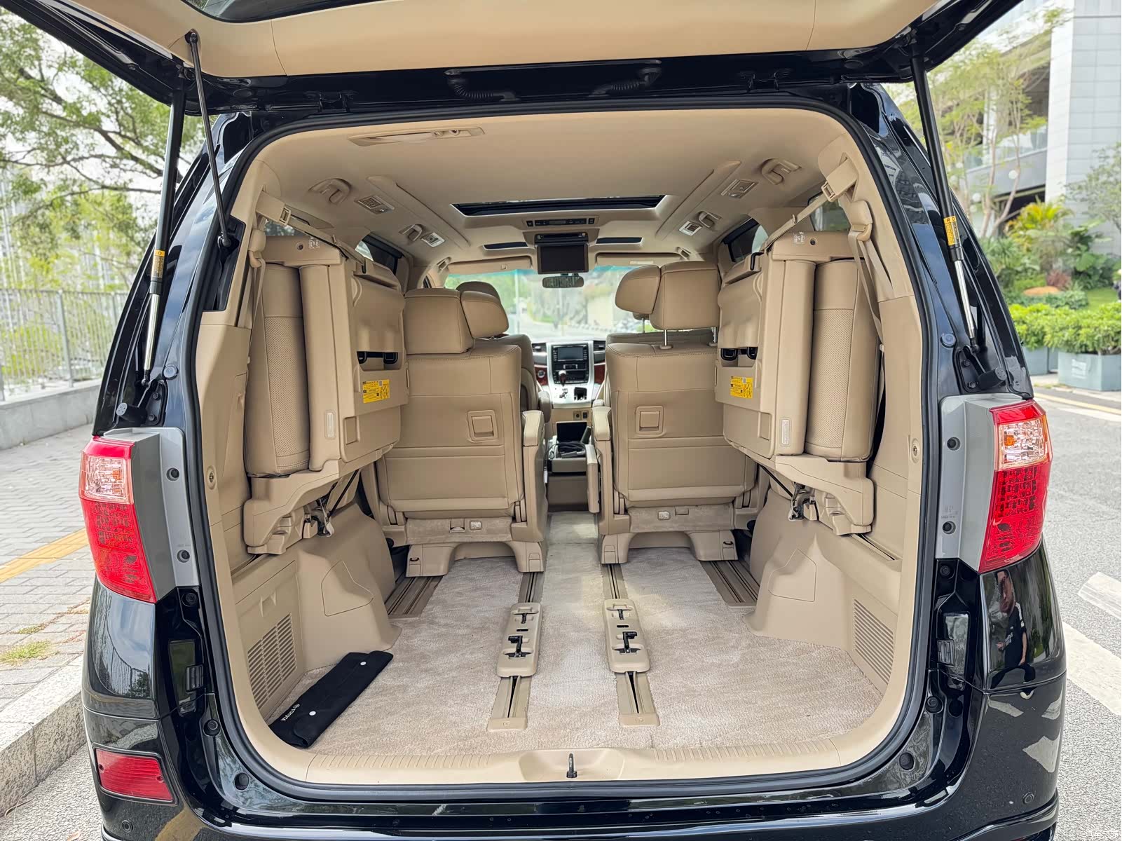 Toyota Alphard, 2011 21
