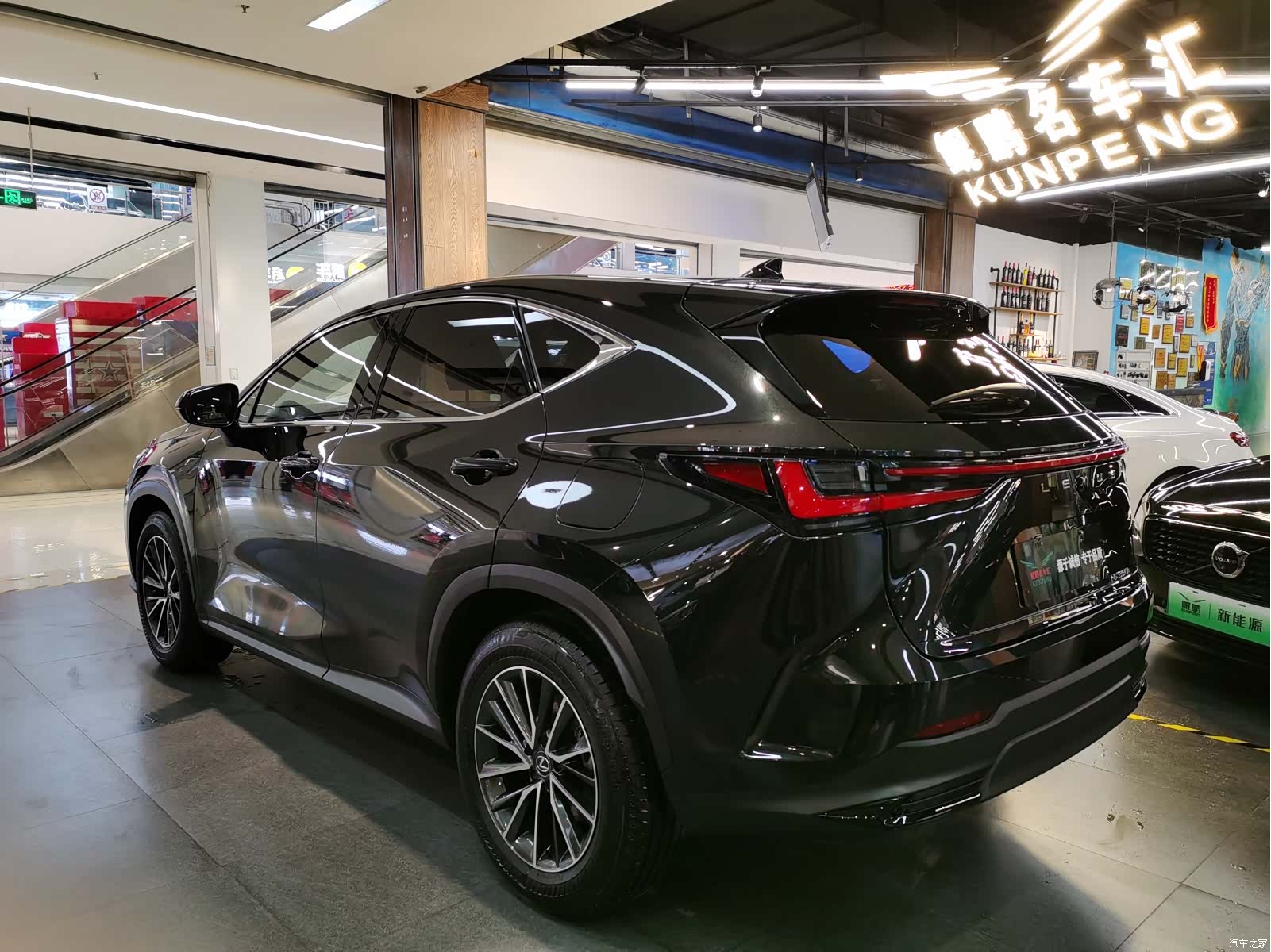 Lexus NX, 2023 3