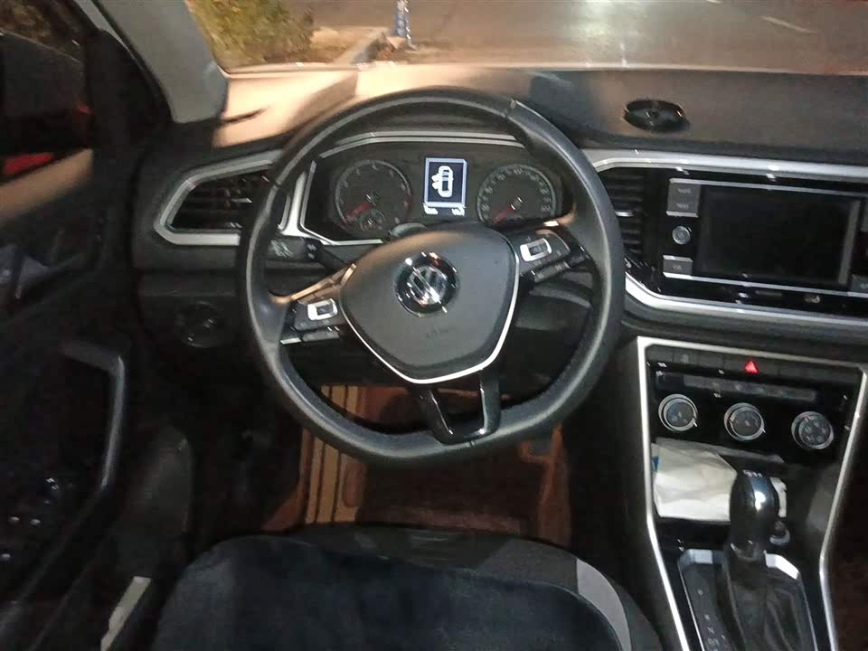 Volkswagen T-ROC exploring Songs