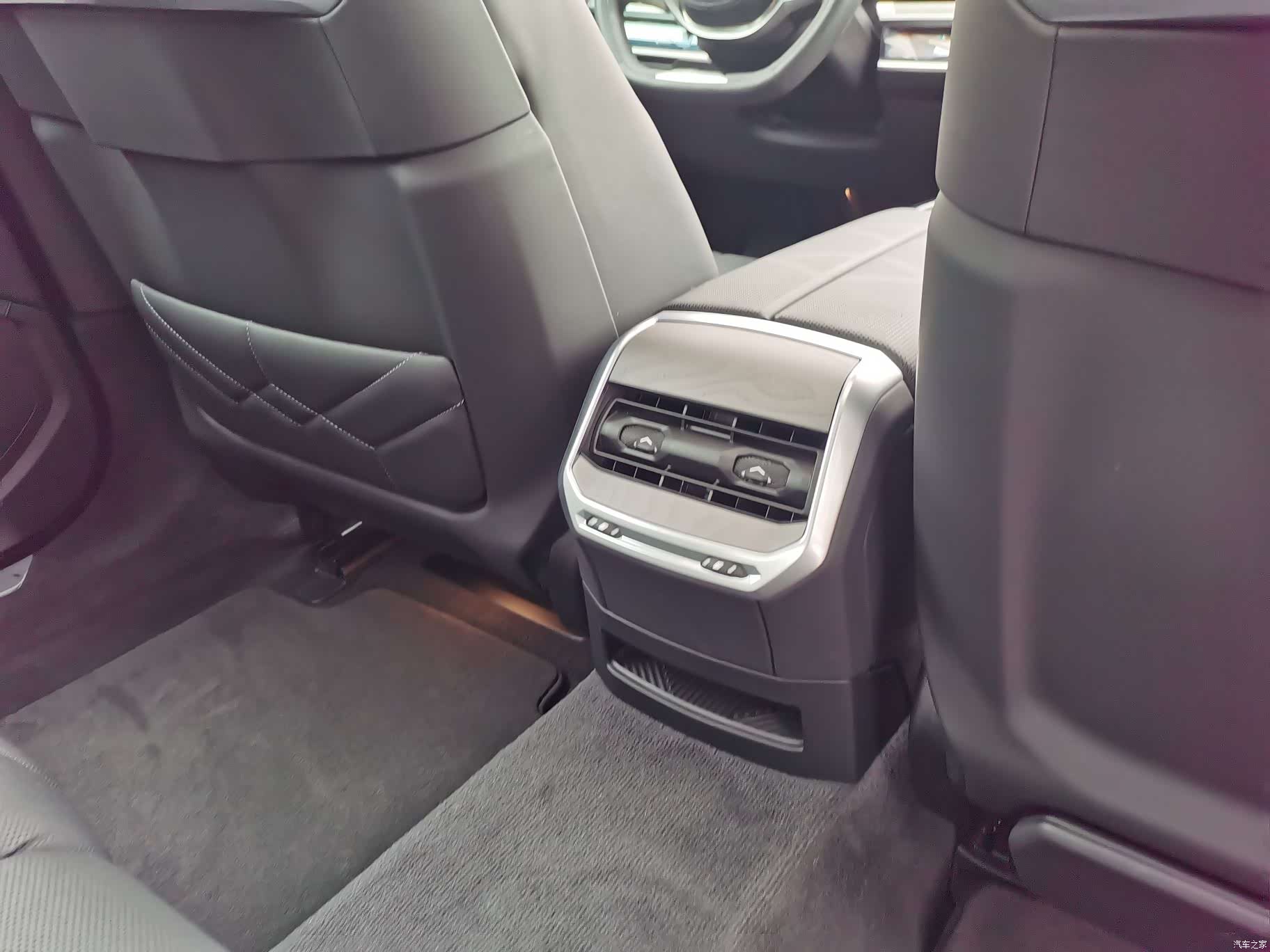 BMW i7, 2024 21