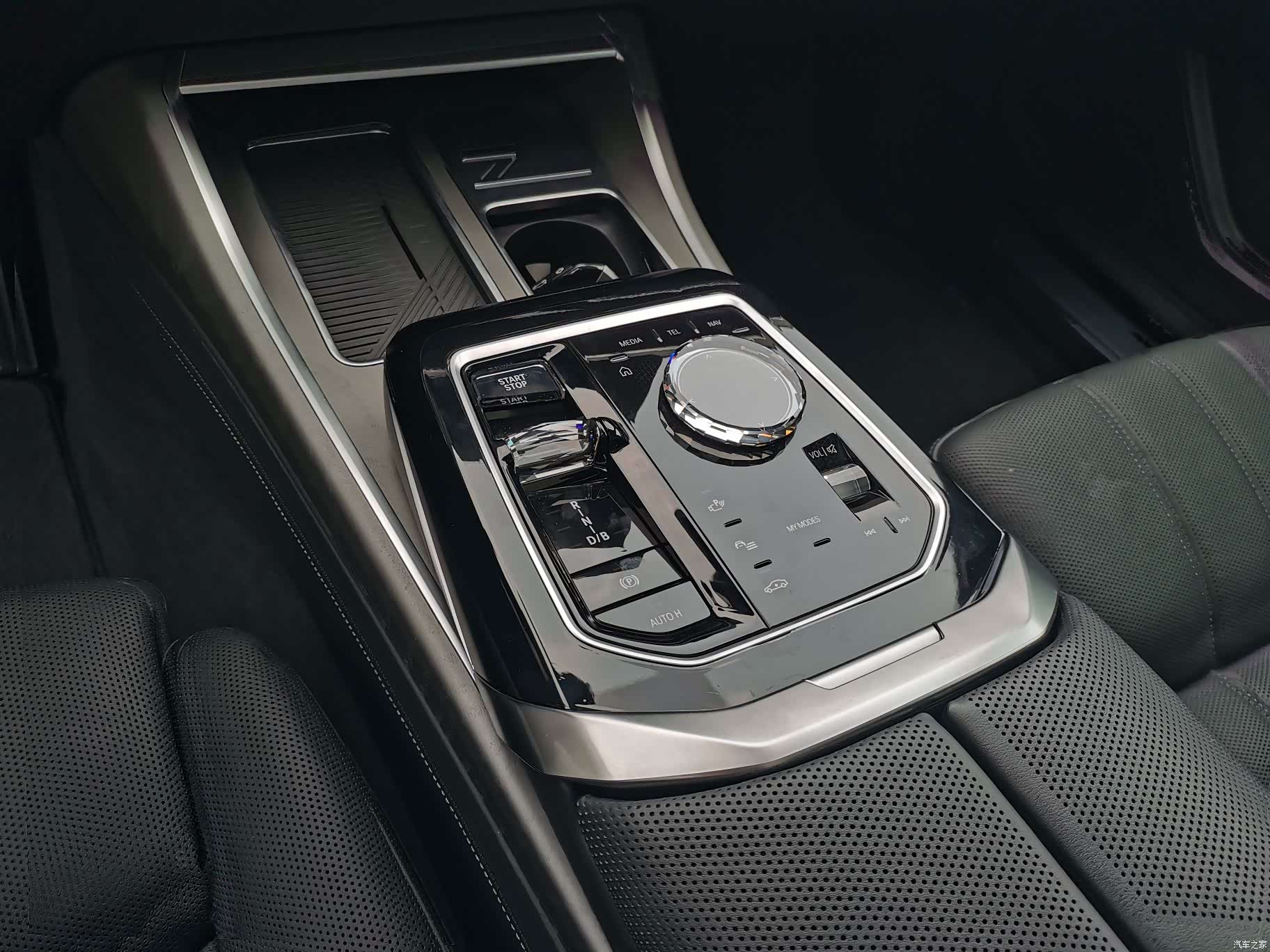 BMW i7, 2024 14