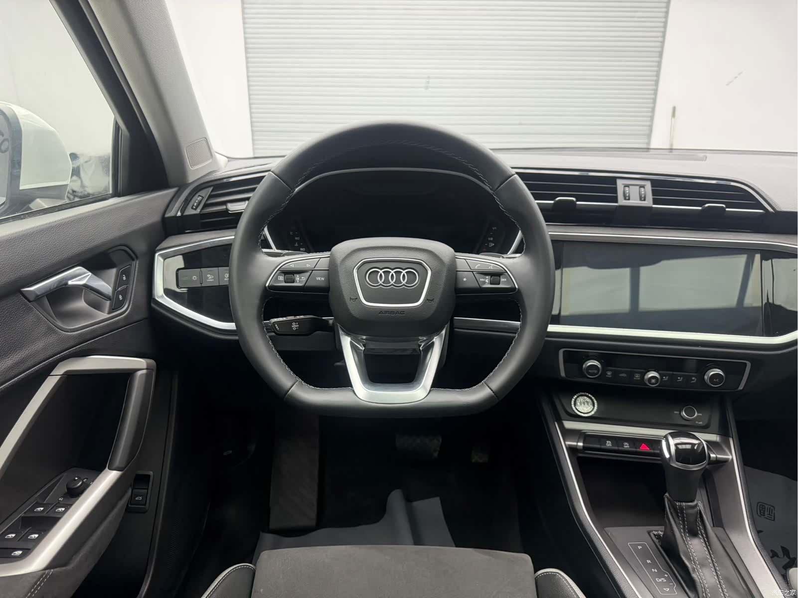 Audi Q3, 2022 10