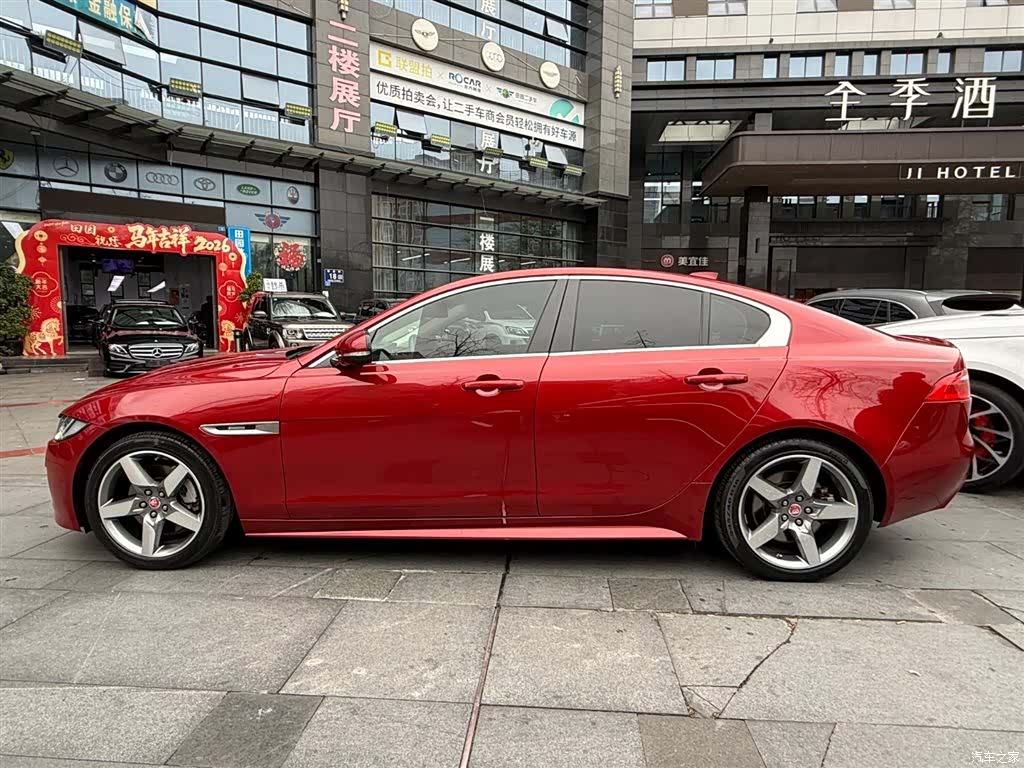 Jaguar XE, 2017 3