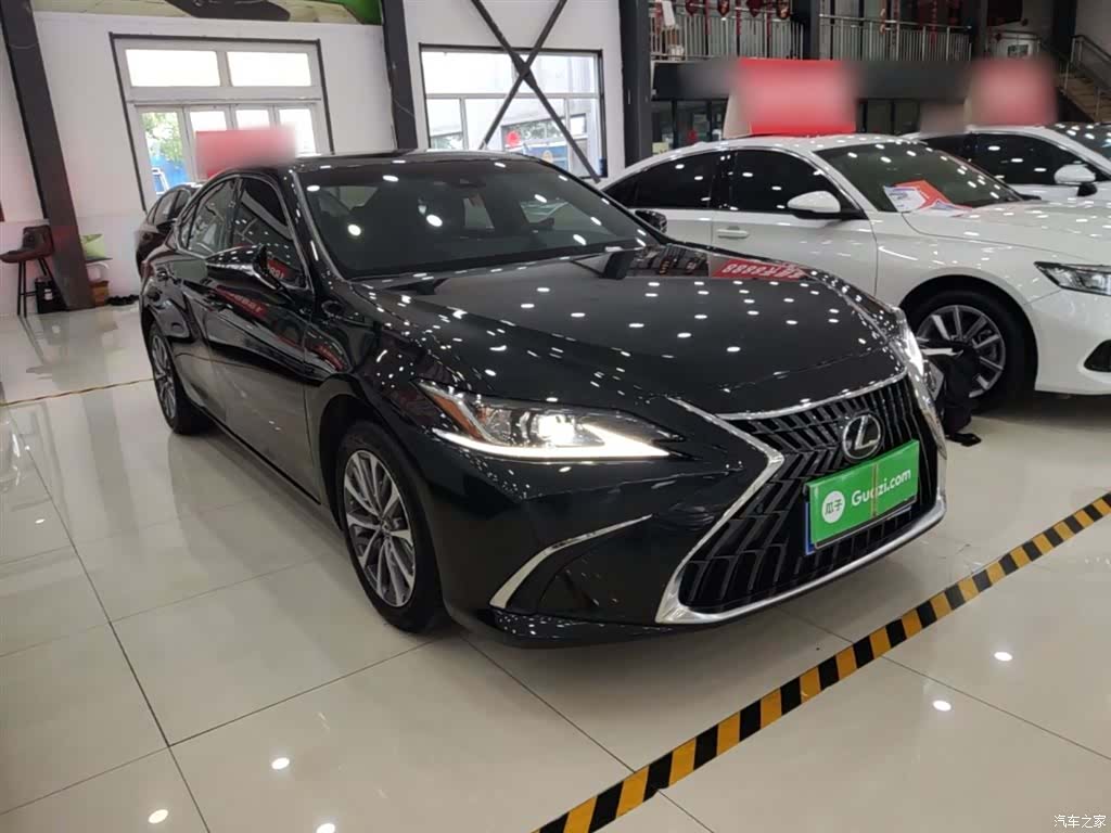 Lexus ES, 2024 4