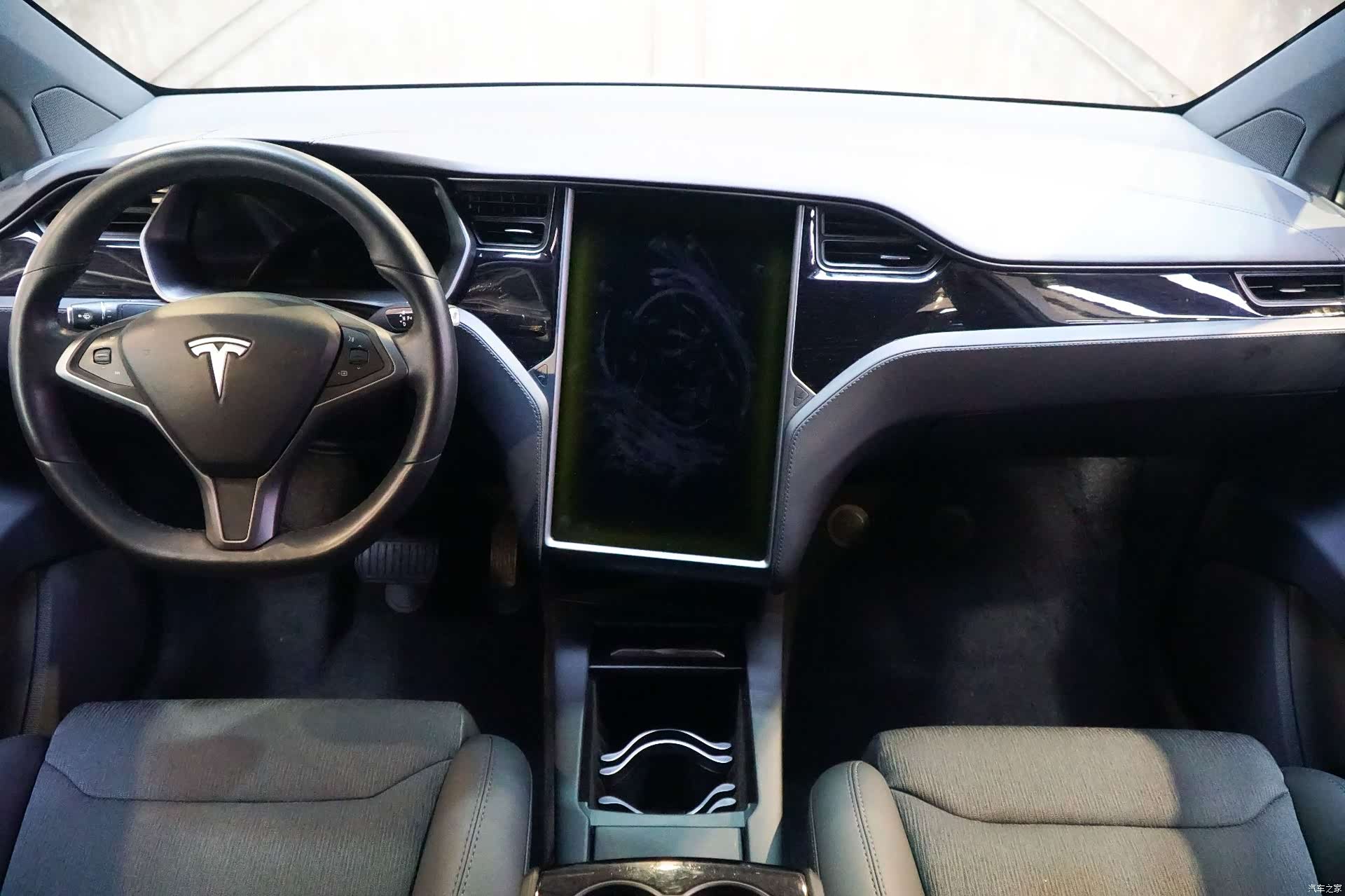 Tesla Model X, 2019 19