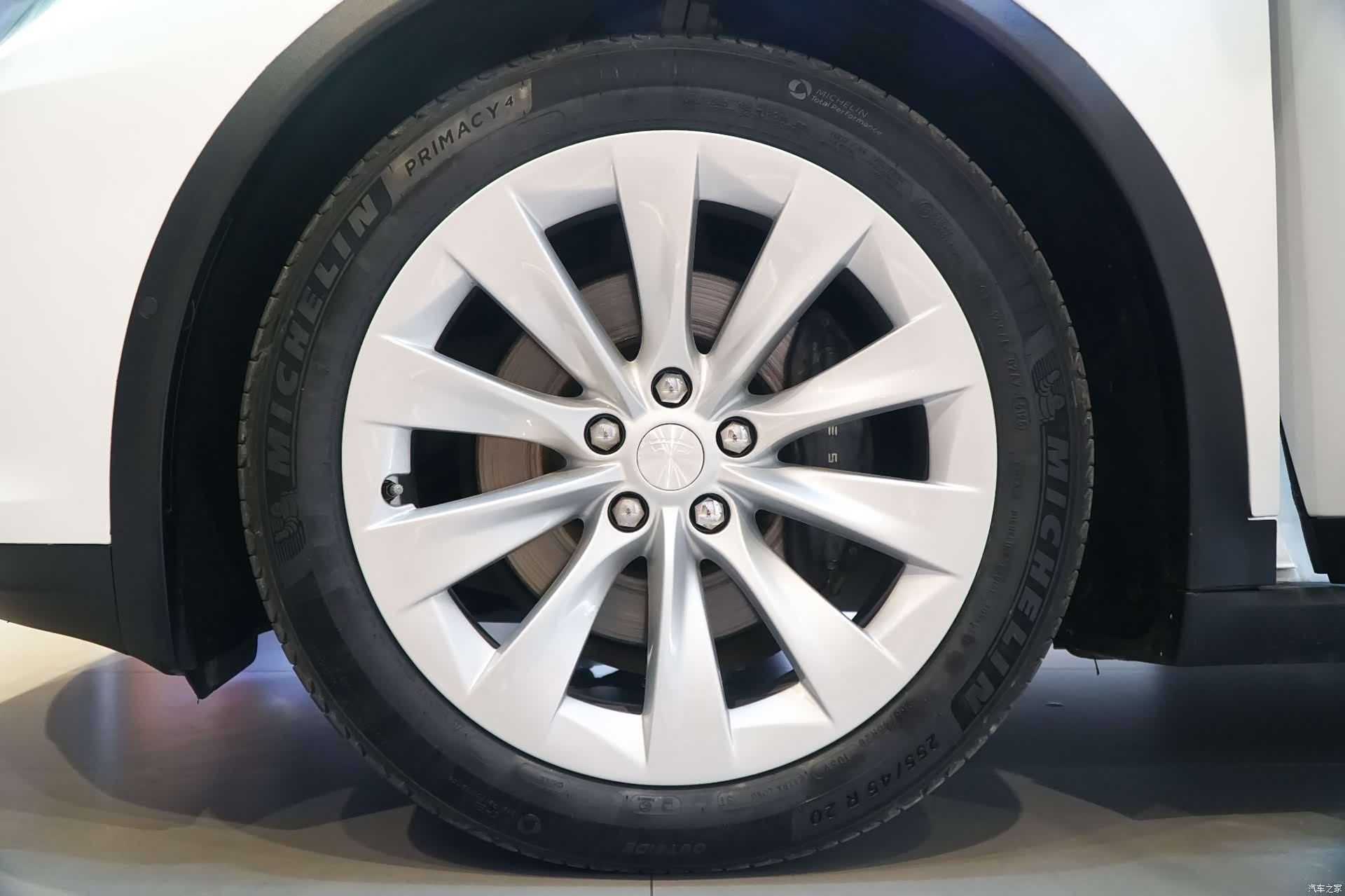 Tesla Model X, 2019 12