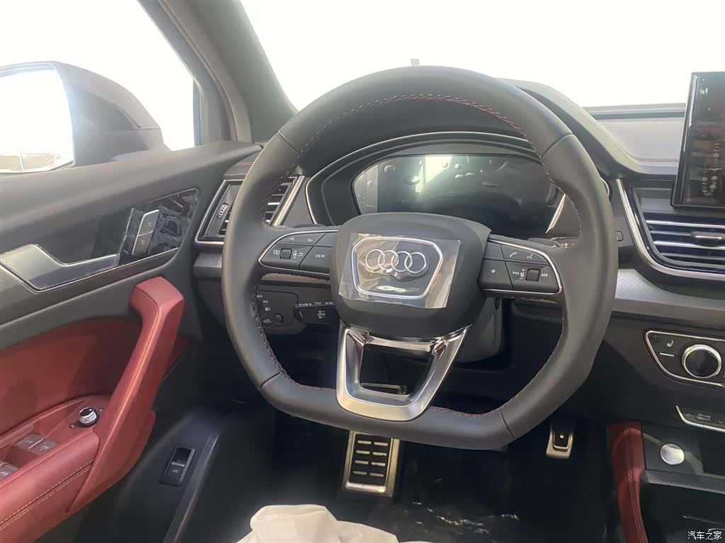 Audi Q5L, 2025 12