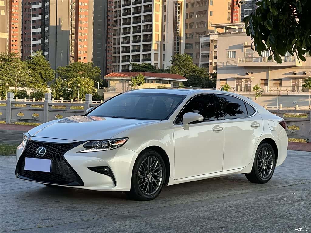 Lexus ES, 2018 1