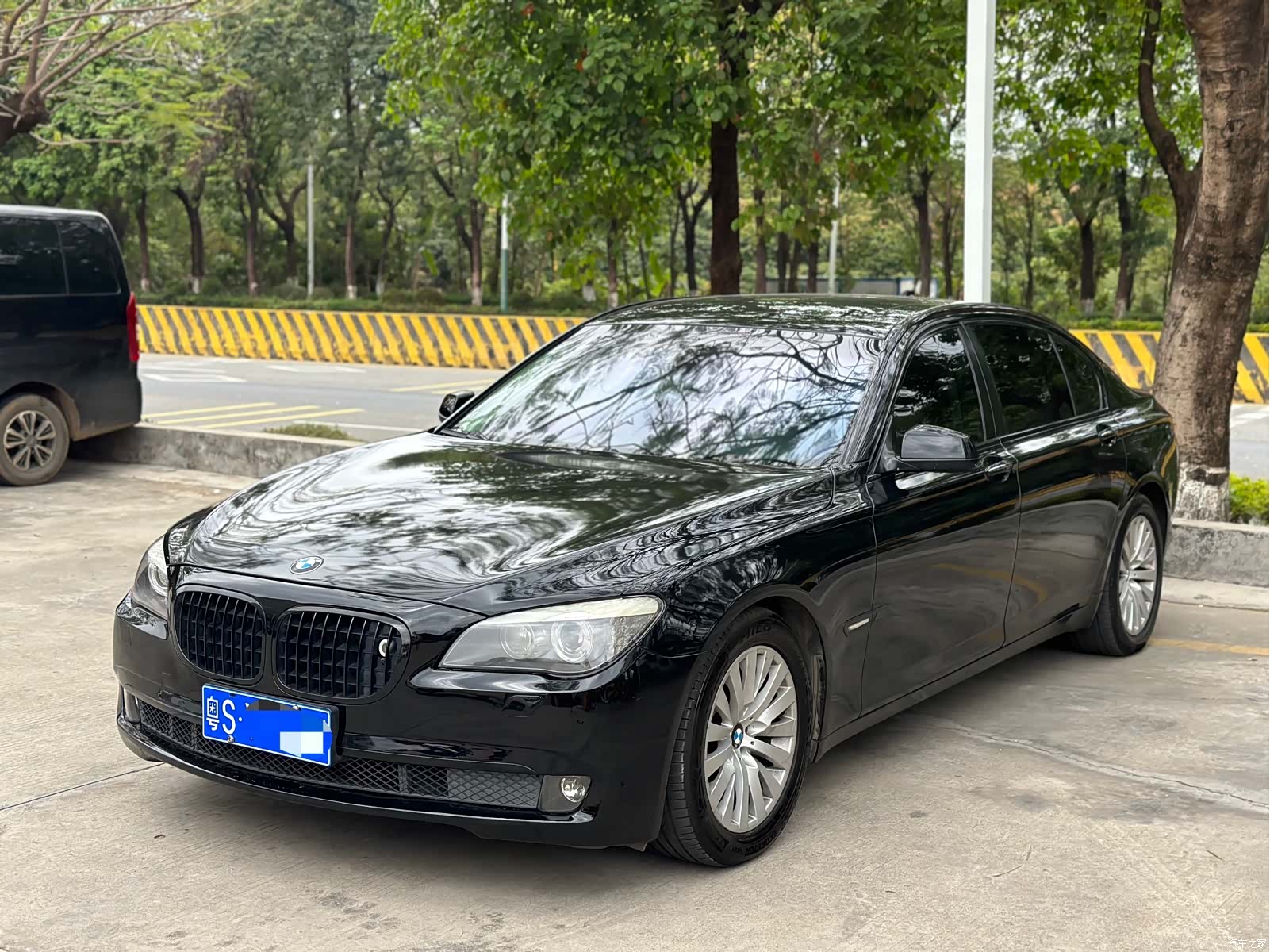BMW 7 Series, 2010 1