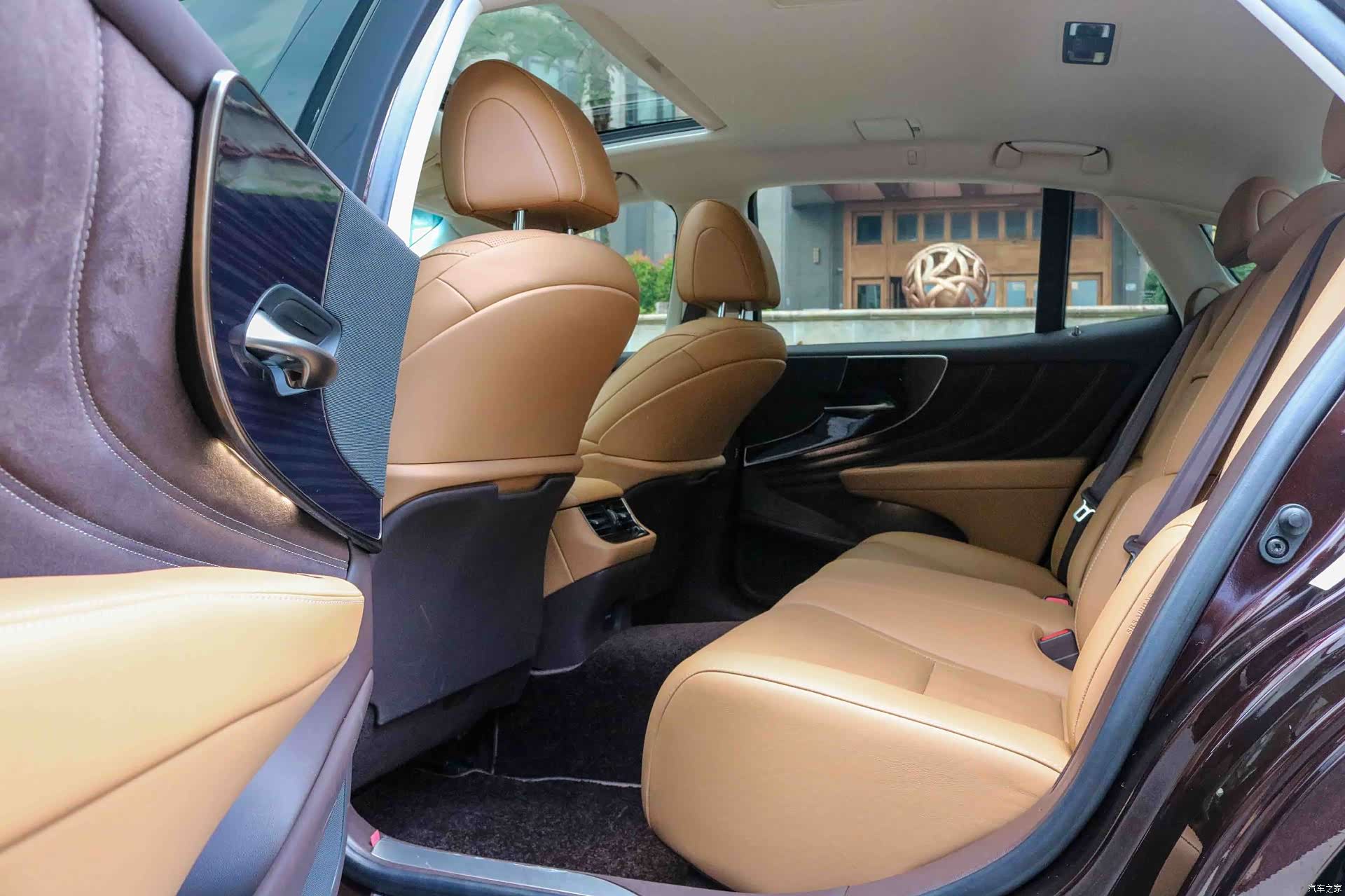 Lexus LS, 2020 8