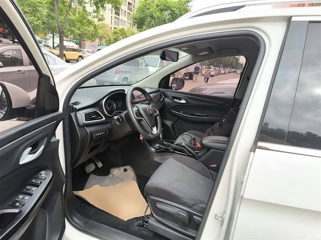 Wuling 730, 2019 15
