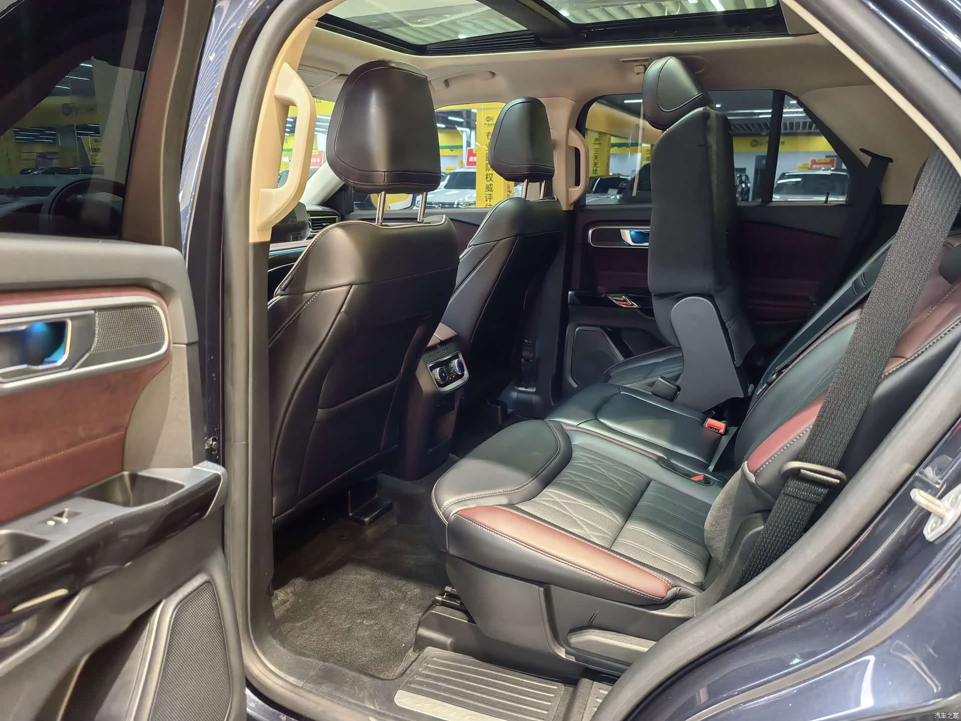 Ford Explorer, 2023 11