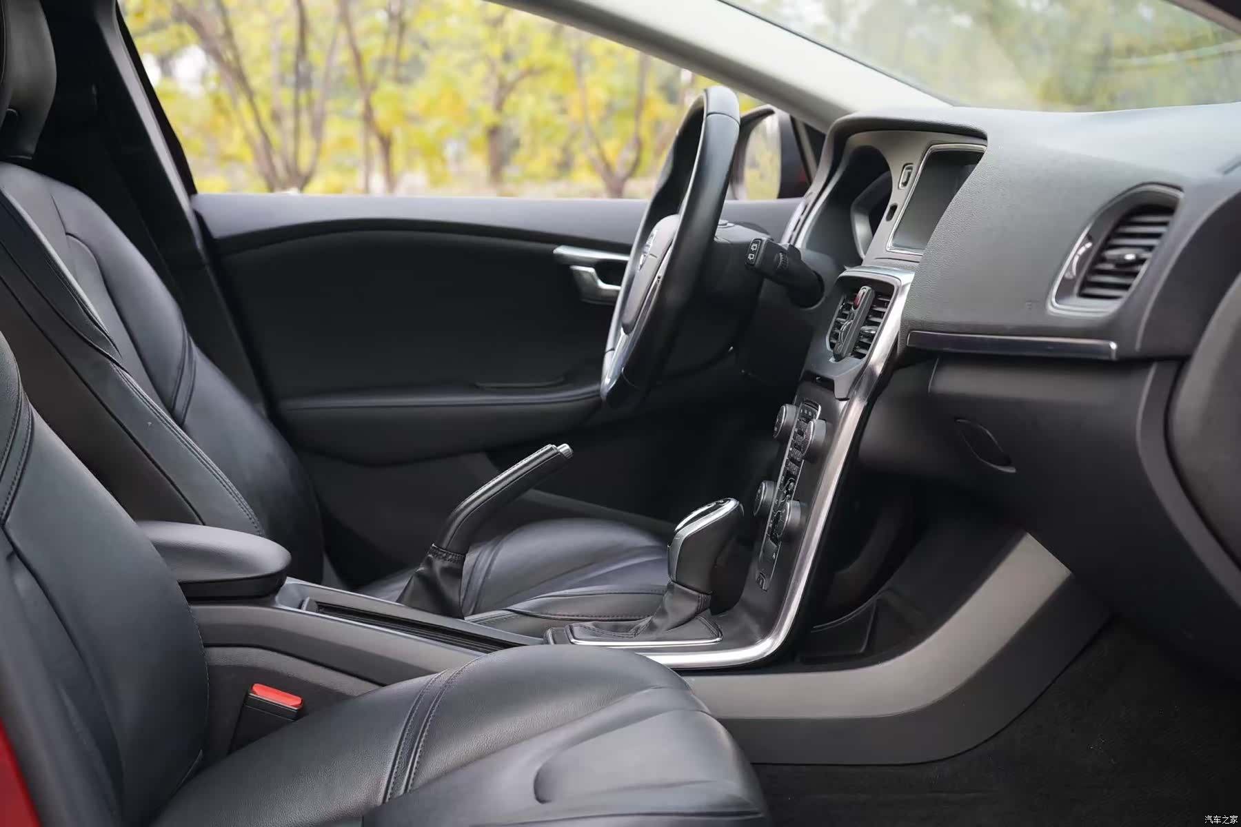 Volvo V40, 2015 11