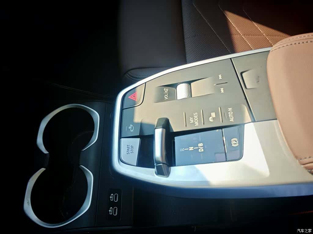 BMW iX1, 2025 8