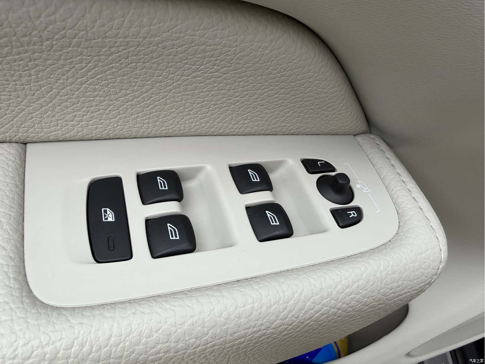 Volvo XC60, 2022 23