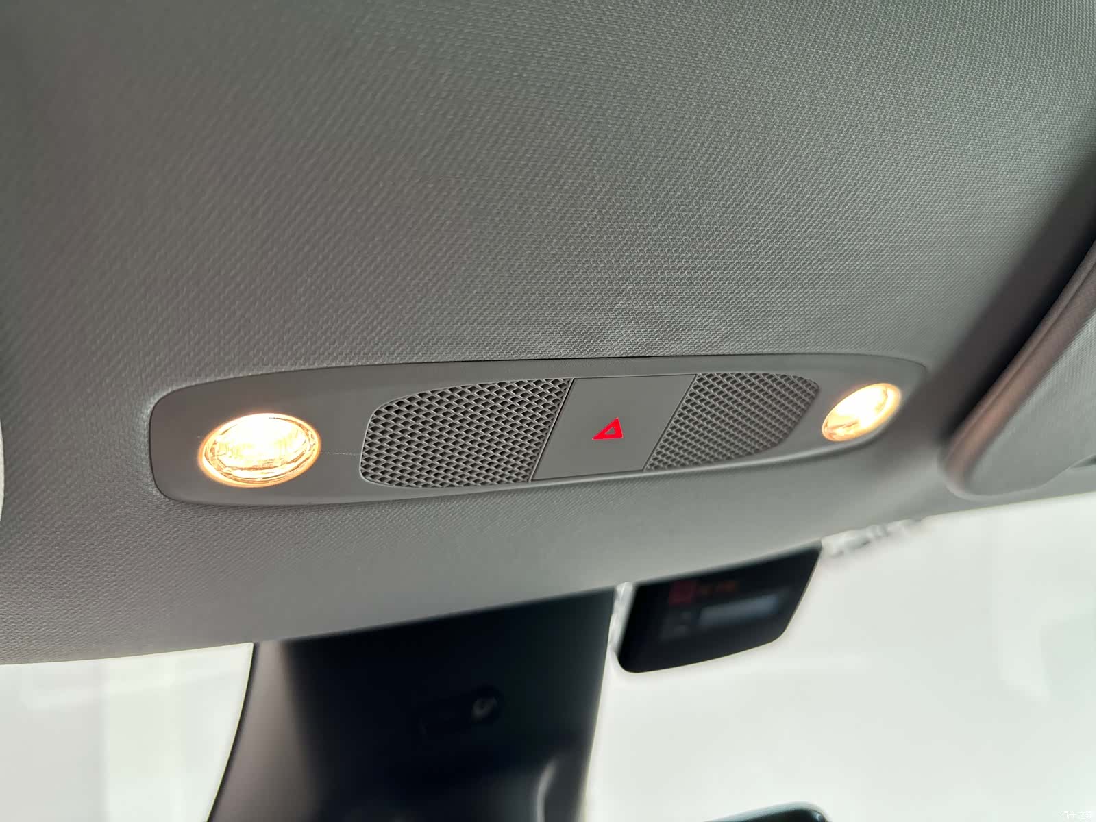 Tesla Model Y, 2024 14