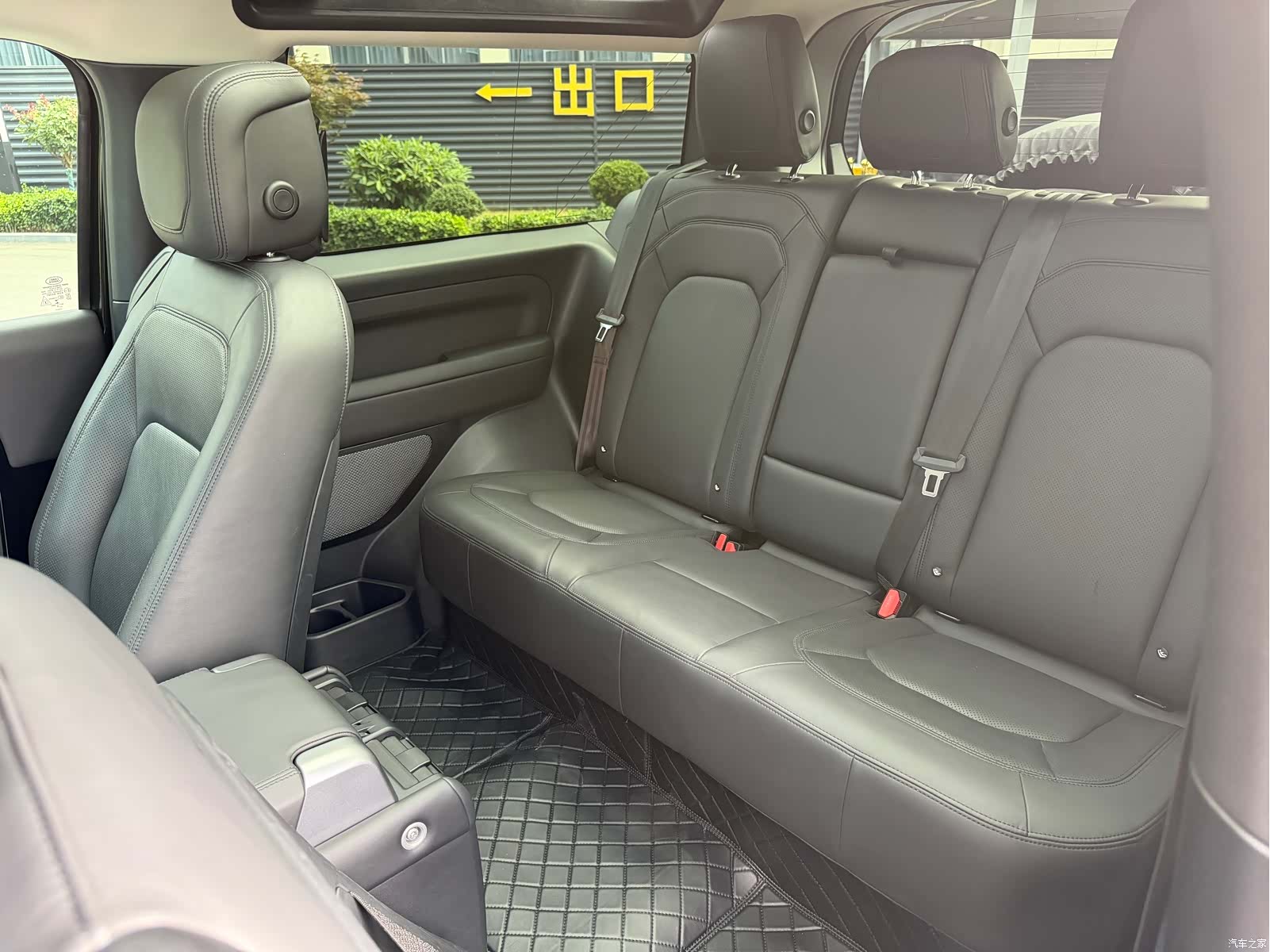 Land Rover Defender, 2022 9