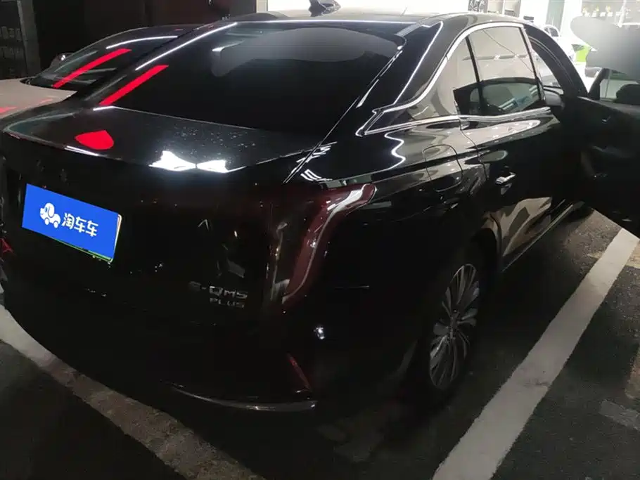 Hongqi E-QM5