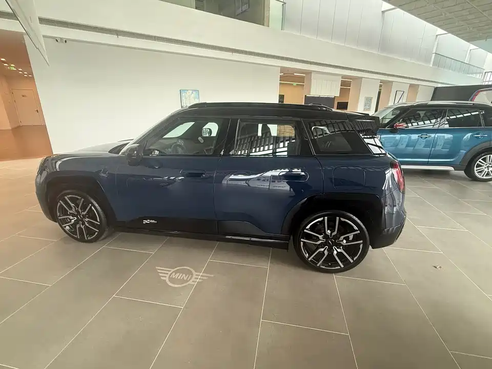 MINI Electric ACEMAN